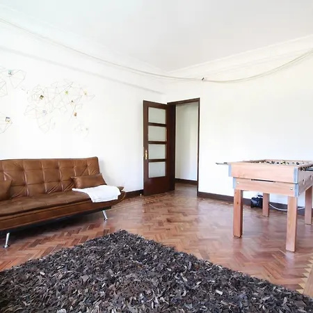 Central Terrace In For Groups