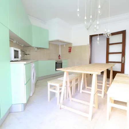 Central Terrace In For Groups